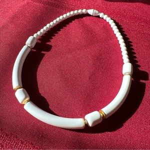 Vintage Sarah Coventry segmented large white beaded necklace/choker